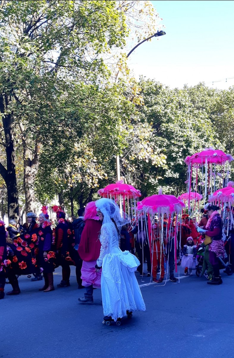 THE PHENOMENAL PARADE KICKS OFF FESTIVAL WITH HELP FROM LOCAL FAIRY